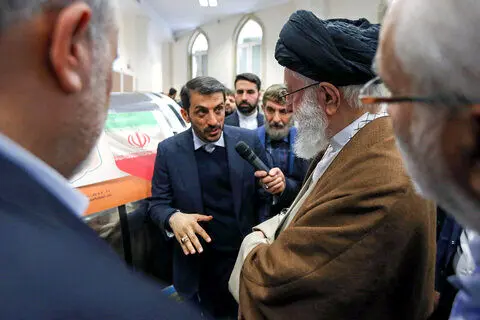 بازدید رهبر معظم انقلاب اسلامی از غرفه فولاد مبارکه در نمایشگاه توانمندی‌های تولید داخل
