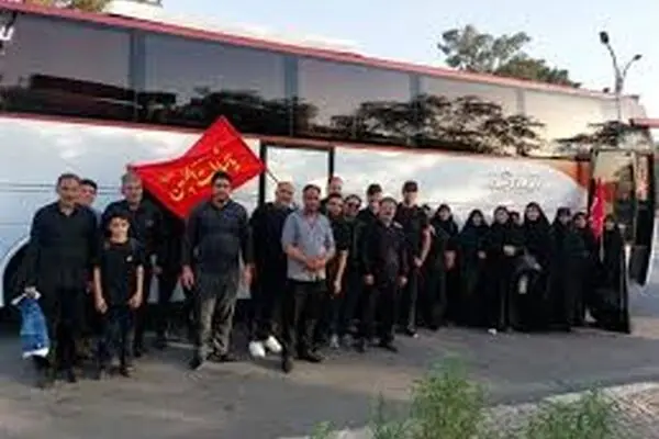 اعزام کارکنان فولاد امیرکبیر کاشان به همراه خانواده‌هایشان به آیین تشییع رهبر شهید انقلاب در تهران
