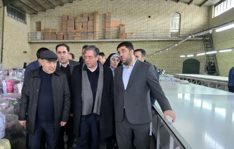 بازدید استاندار آذربایجان‌غربی با همراهی مدیرعامل منطقه آزاد ماکو از واحد تولیدی گونش کتان
