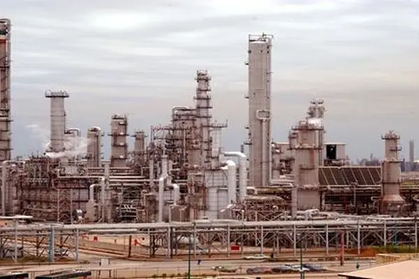 چشم‌انداز جهانی و منطقه‌ای صنعت پتروشیمی و جایگاه شرکت صنایع پتروشیمی خلیج فارس
