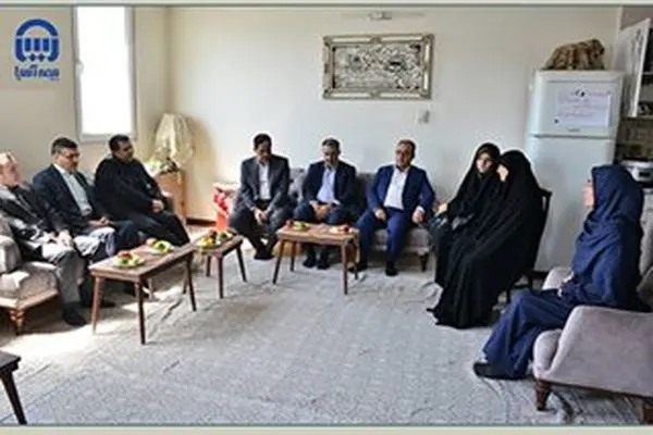 دیدار مدیرعامل بیمه آسیا با خانواده سردار شهید رستمیان
