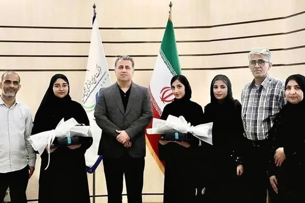 تقدیر مدیرعامل پتروشیمی پارس از دو برگزیده پزشکی عسلویه‌ای کنکور سراسری
