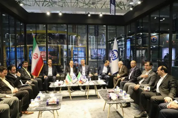 حضور رییس کل و هیات عامل بیمه مرکزی و مدیران عامل شرکت های بیمه در غرفه بیمه آسیا

