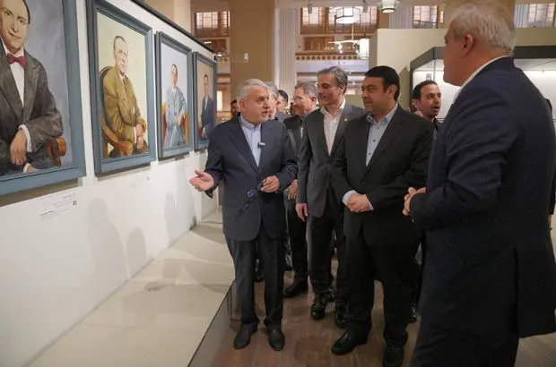 بازدید وزیر میراث فرهنگی، گردشگری و صنایع‌دستی از موزه بانک ملی ایران
