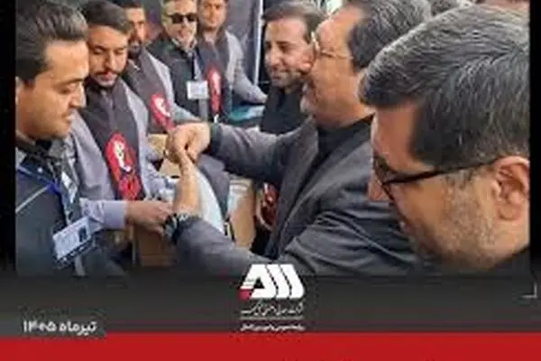اهدای شال عزای «آقای شهید ایران» از سوی وزیر صمت به همکاران مستقر در موکب شرکت معدنی و صنعتی گل‌گهر
