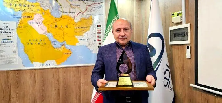 دریافت نشان «مدیر شایسته» توسط مدیرعامل سازمان منطقه آزاد ماکو
