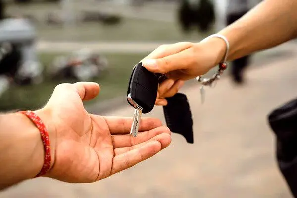 چند اشتباه رایج در هنگام خرید خودرو دست دوم که باید از آن‌ها اجتناب کنید
