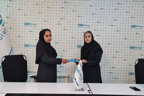 تقدیر از نماینده فروش برتر بیمه زندگی در لرستان 