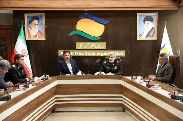 میزبانی سازمان منطقه آزاد انزلی و هیئت بادبانی این منطقه از فرمانده دانشگاه علوم دریایی امام خمینی (ره) نوشهر

