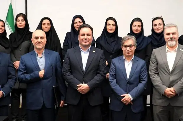 مدیر عامل بیمه دی در اولین نشست با مدیران امور مشتریان ۶شرکت بیمه ای مطرح کرد: شرکتهای بیمه ای، دستاوردهای موفق خود را با سایر شرکت‌ها به اشتراک بگذارند
