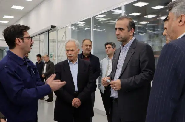 گفت‌وگوی میدانی مدیرعامل منطقه آزاد انزلی با تولیدکنندگان و سرمایه‌گذاران
