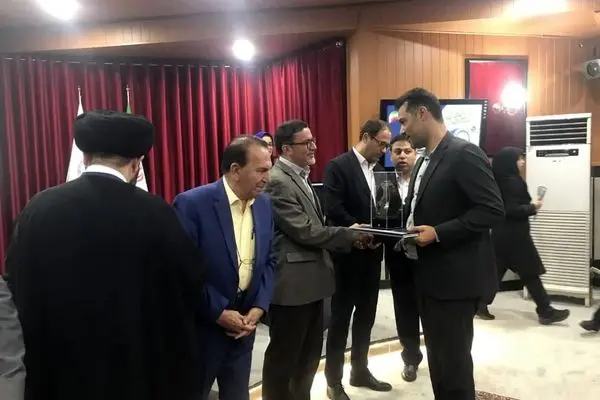 مجتمع معدنی انگوران به عنوان واحد برتر صنعت و معدن استان زنجان معرفی شد
