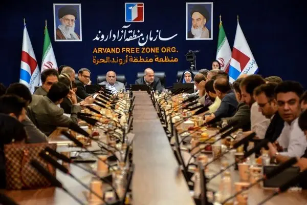 تولیدکنندگان در خط مقدم اقتصاد؛ مطالبه‌گری بخش خصوصی در نشست با مشاور رئیس‌جمهور در اروند
