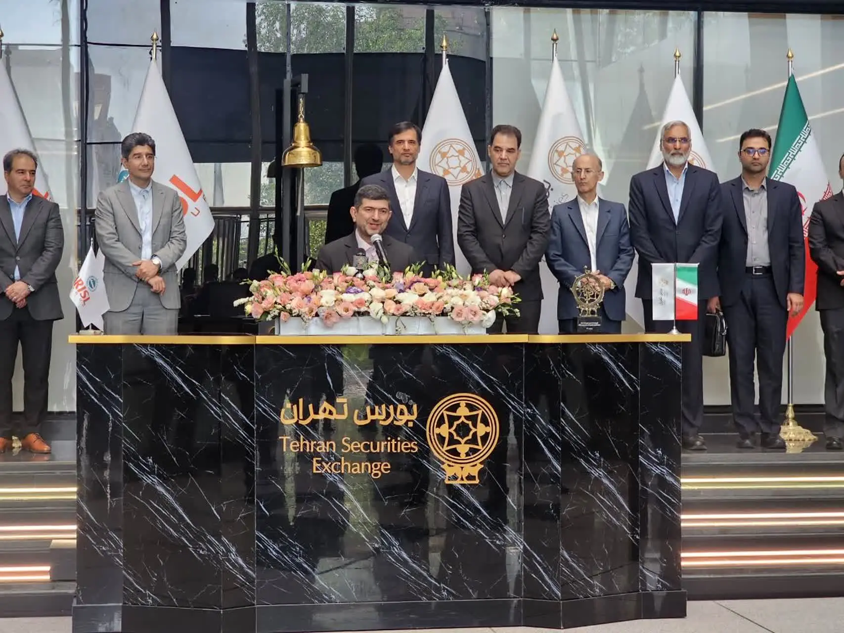 گروه کشتیرانی جمهوری اسلامی ایران زنگ بورس را به صدا درآورد