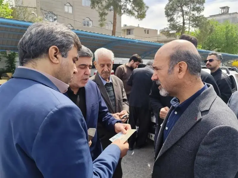بازدید قائم‌مقام بیمه مرکزی از شعبه پرداخت خسارت فاطمی بیمه ایران
