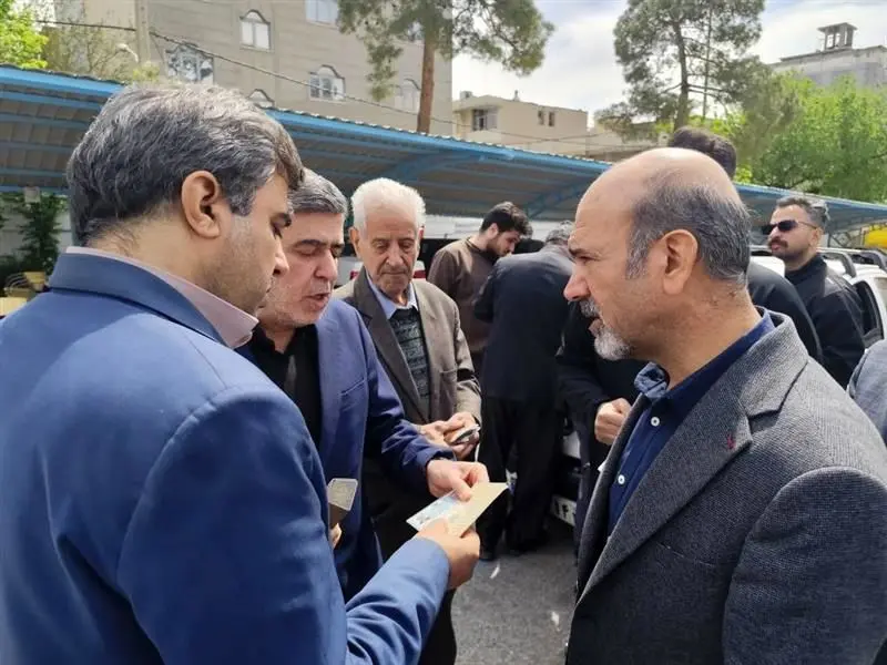 بازدید قائم‌مقام بیمه مرکزی از شعبه پرداخت خسارت فاطمی بیمه ایران
