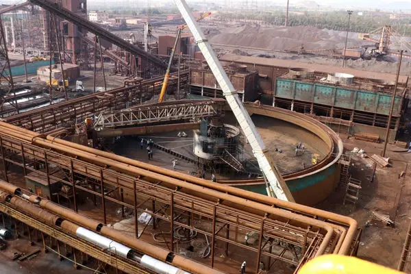 تعویض سازه استراکچر فلزی تیکنر و پارویی در فولاد هرمزگان، گامی مهم در جهت پایداری تولید
