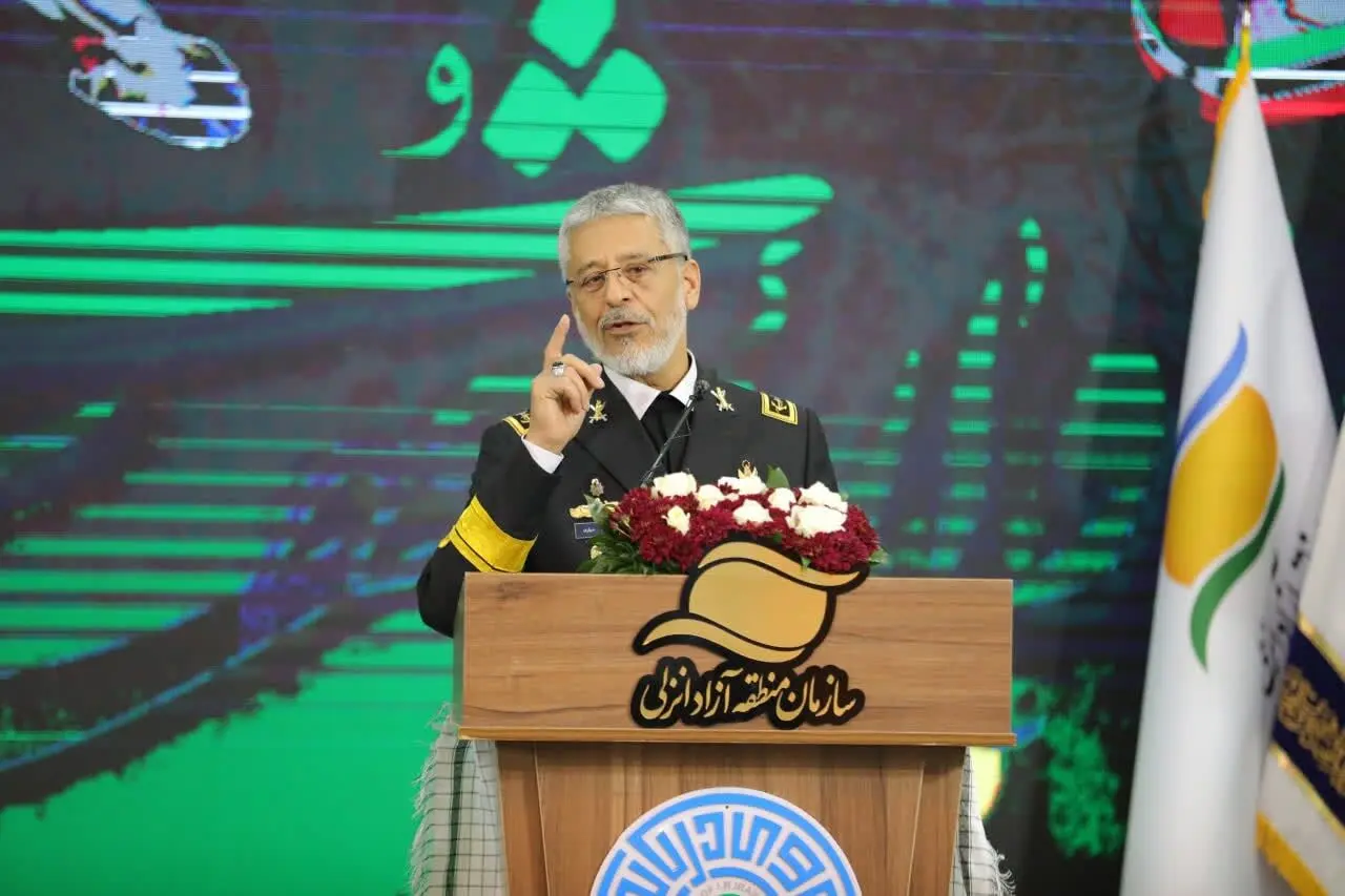 انقلاب اسلامی هیمنه پوشالی آمریکا را در هم شکست
