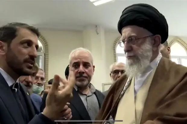 مدیرعامل فولاد مبارکه آخرین دستاوردهای این شرکت را به مقام معظم رهبری ارائه کرد
