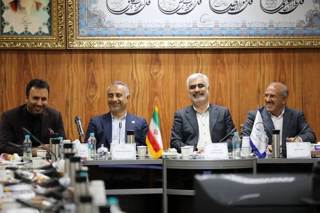 نشان زاده: تغییر آرام نسل مدیریتی، آینده مدیریتی گروه و صنعت پتروشیمی را تضمین میکند