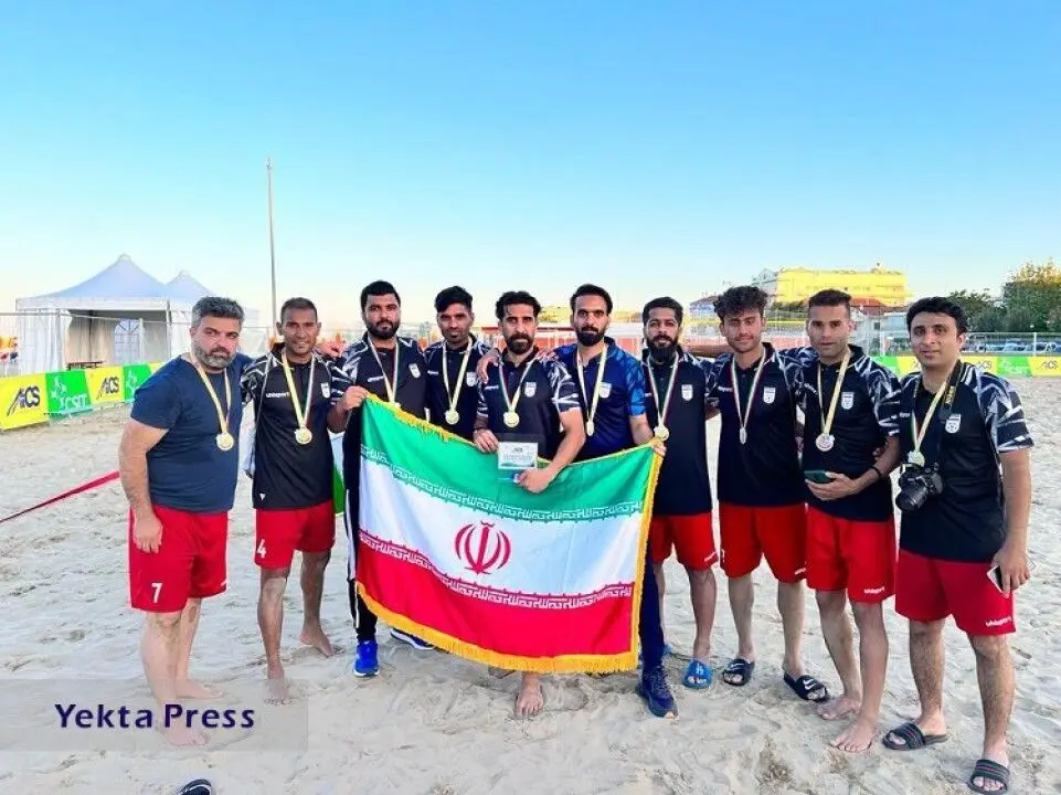 گزارش تصویری- دیدار وزیر تعاون، کار و رفاه اجتماعی با اعضای تیم فوتبال ساحلی کارگری شرکت فولاد هرمزگان