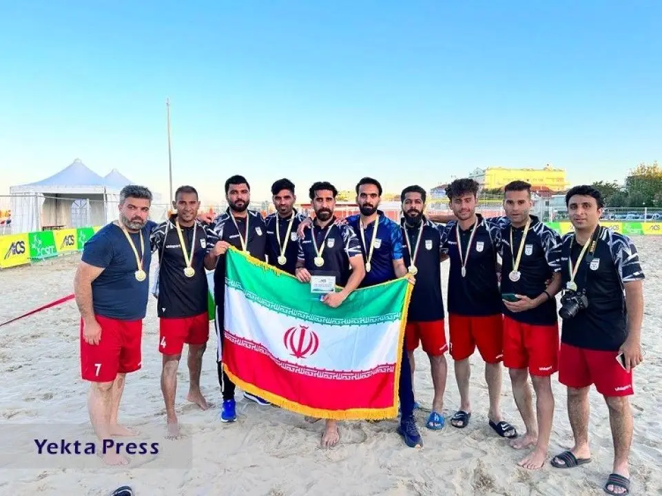 گزارش تصویری- دیدار وزیر تعاون، کار و رفاه اجتماعی با اعضای تیم فوتبال ساحلی کارگری شرکت فولاد هرمزگان