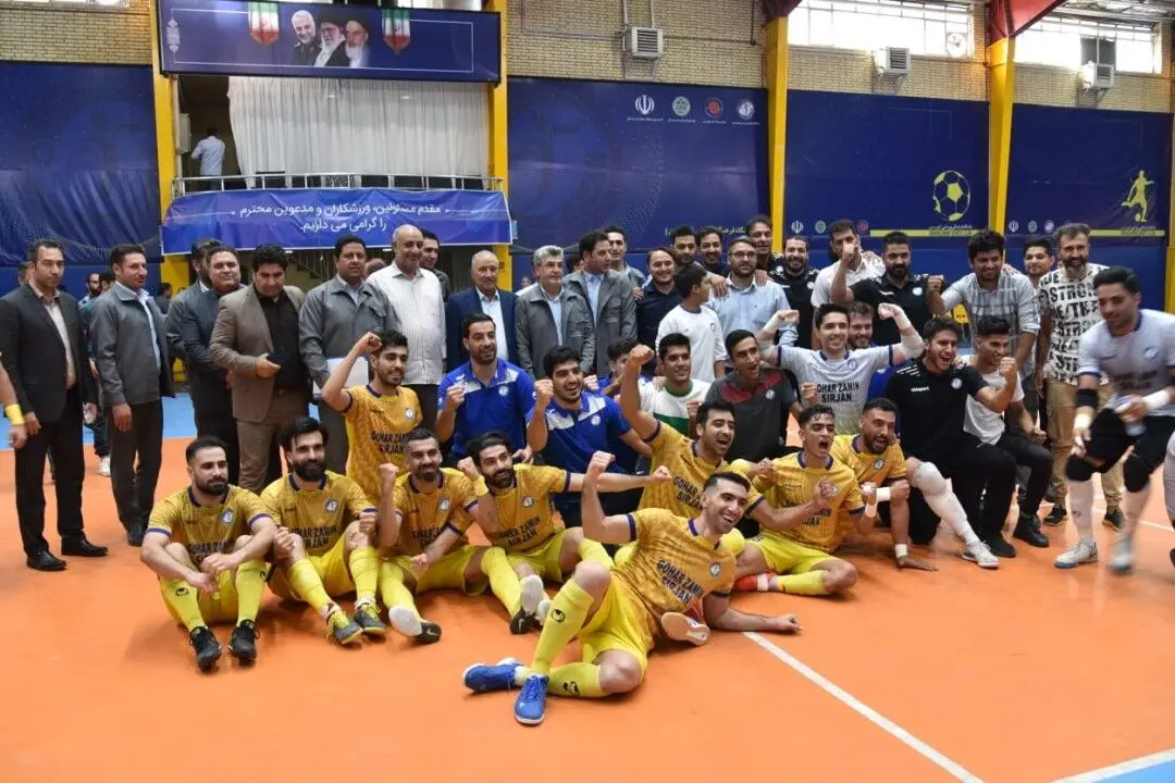 گهرزمین قهرمان و به لیگ برتر فوتسال کشور صعود کرد