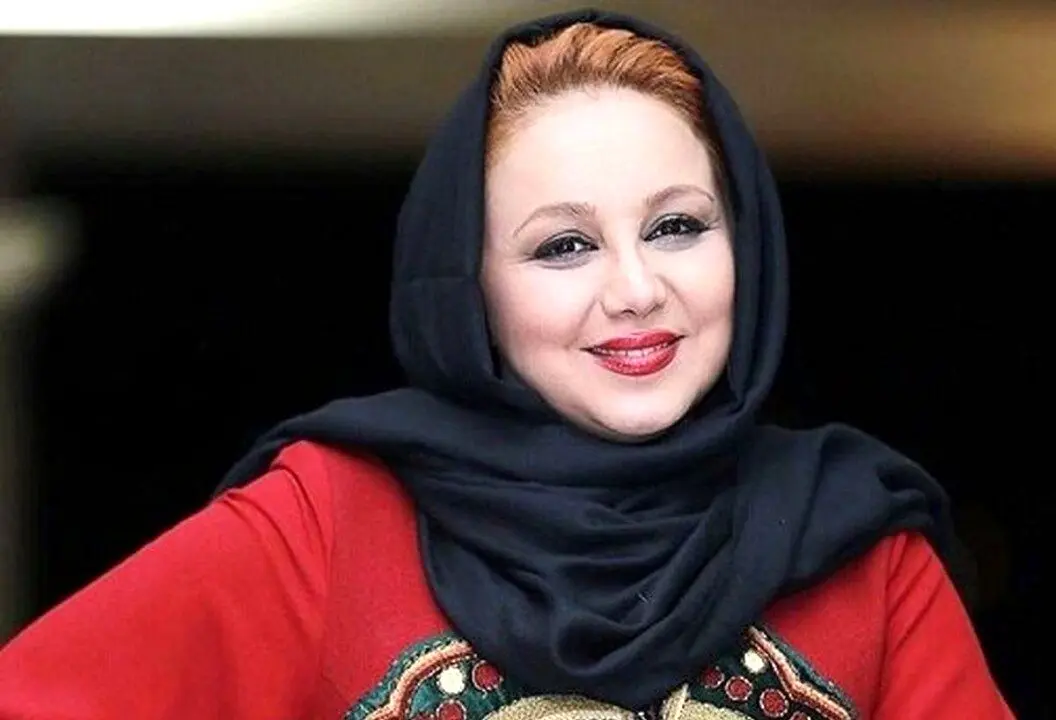 ژست عجیب بهنوش بختیاری در مراسم ختم