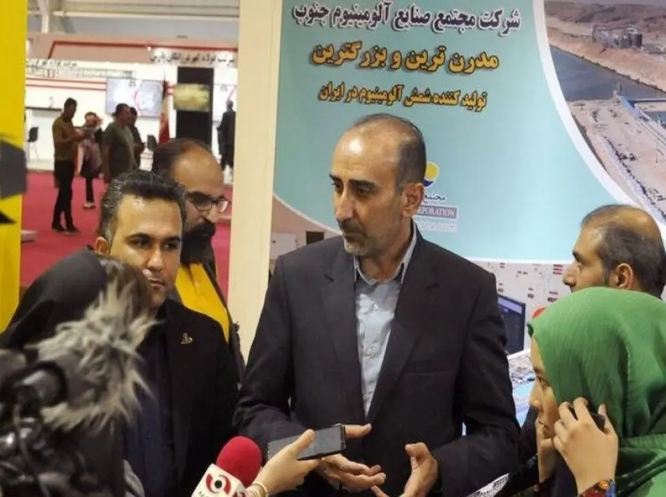 در این نمایشگاه تلاش شده رابطه بین صنعت و دانش به تصویر کشیده شود