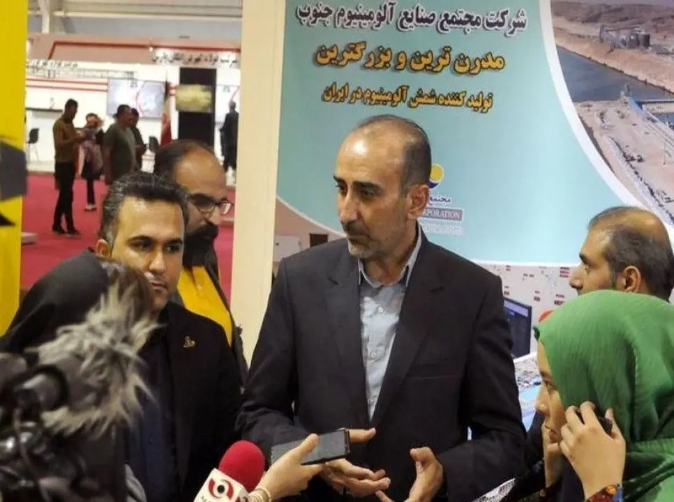 در این نمایشگاه تلاش شده رابطه بین صنعت و دانش به تصویر کشیده شود