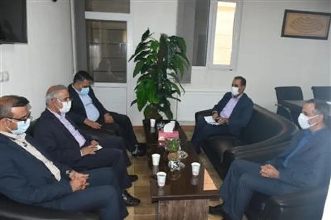 نشست شعبه حافظ شیراز با مسئولان بانك قرض‌الحسنه مهر ایران