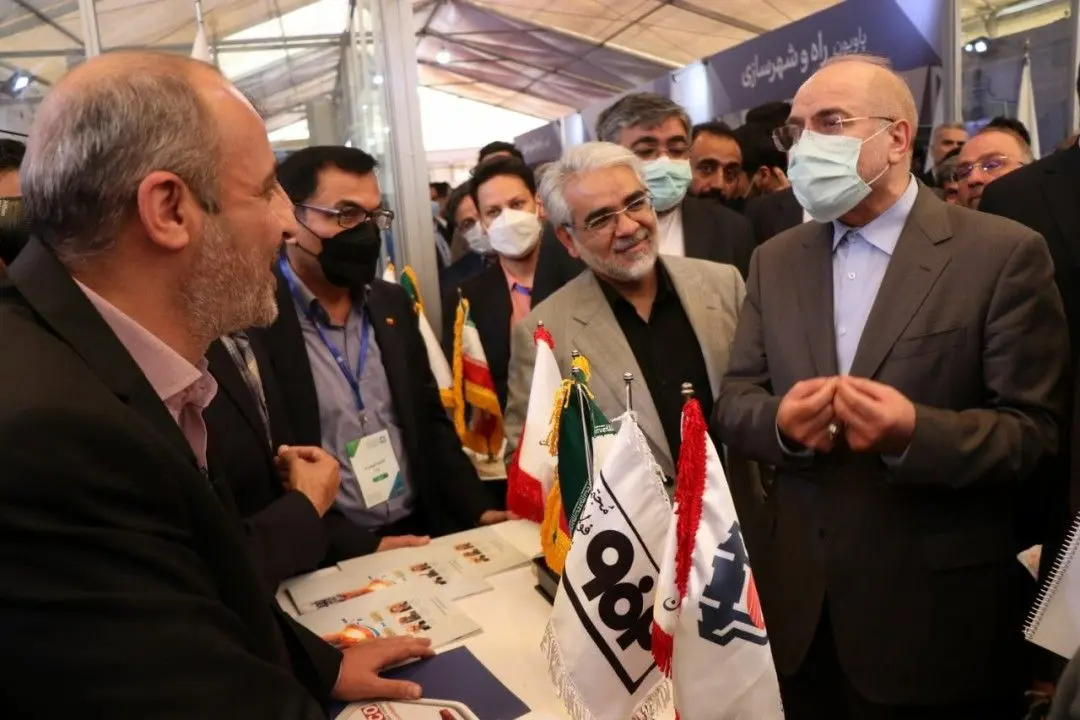 بازدید رئیس مجلس شورای اسلامی از غرفه فولاد مبارکه