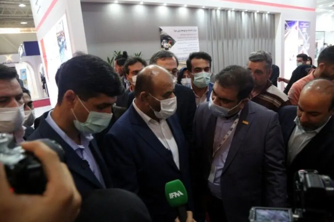 بازدید وزیر راه و شهرسازی و مدیرعامل راه آهن از غرفه ایدرو