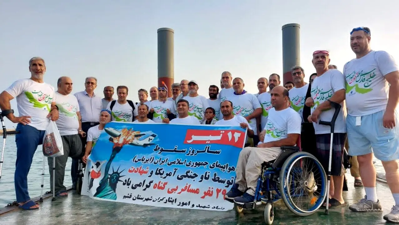 ۳۰ شناگر جانباز جلوه های مقاومت و پایداری را در خلیج فارس به نمایش گذاشتند