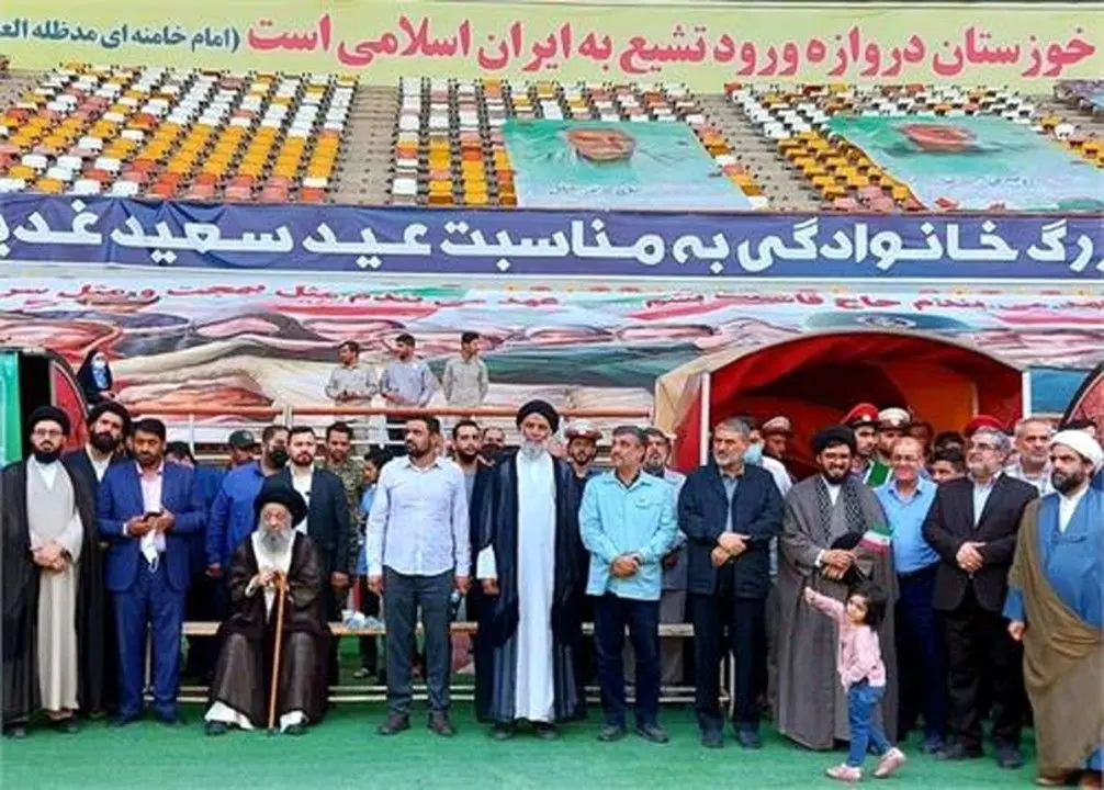 اجتماع بزرگ خانوادگی به مناسبت عید غدیر خم و همخوانی سرود &quot;سلام فرمانده&quot; برگزار شد