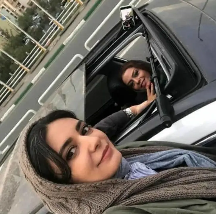 لیندا کیانی و دوستانش در تهران غوغا کردند | ماشین خاص لیندا کیانی را ببنید