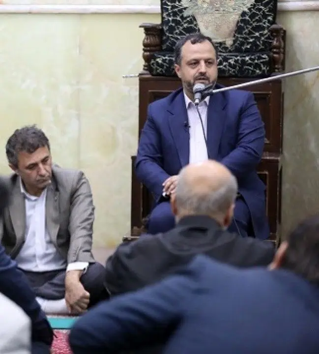 برپایی میز خدمت بیمه ایران در مسجد ‏&quot;سادات اخوی&quot; ‏با حضور وزیر اقتصاد