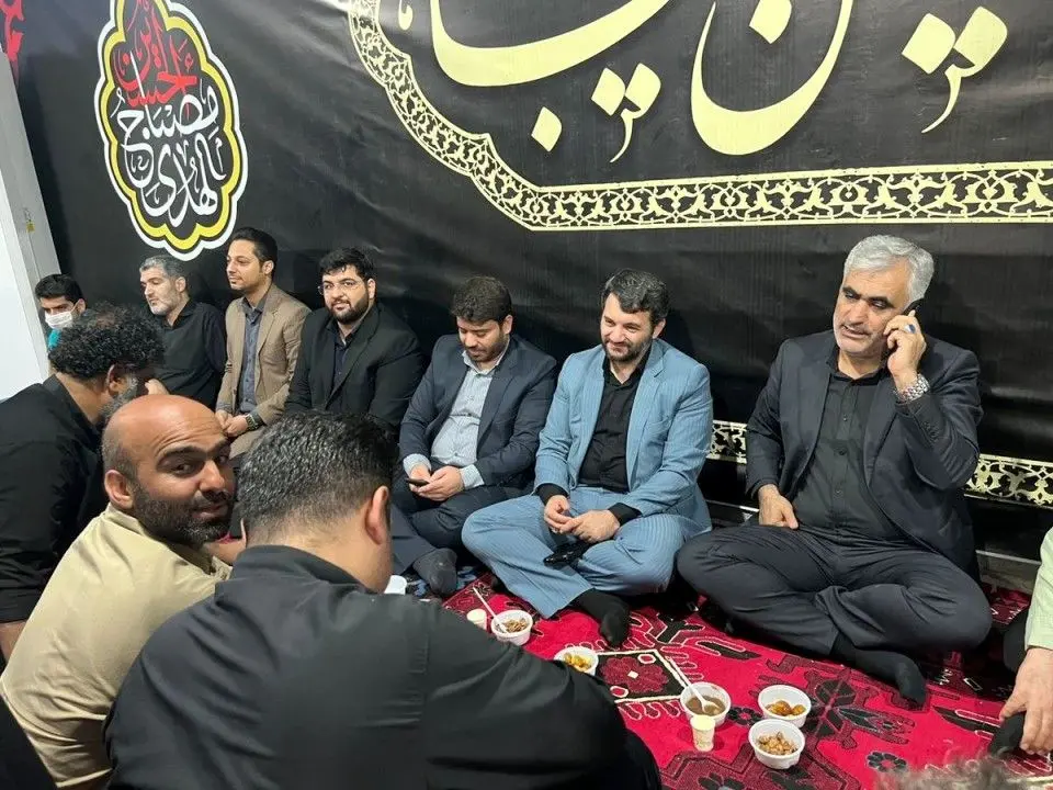 بازدید مشاور رئیسجمهور و معاون گروه صنایع پتروشیمی خلیج فارس از موکب پتروشیمی اروند