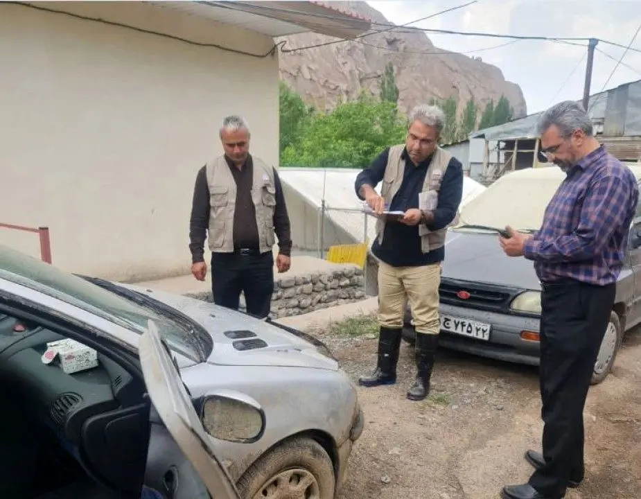 خسارت سیلزدگان روستاهای ناریان و دیزان در شهرستان طالقان پرداخت شد