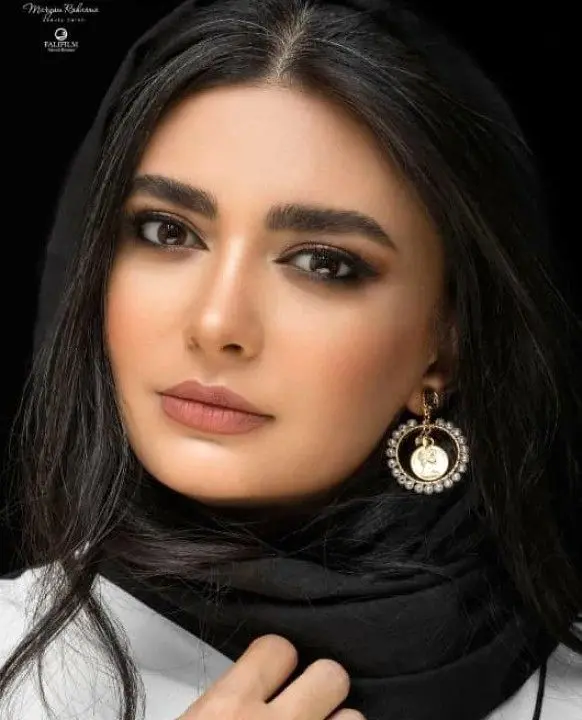 عکس لو رفته از کودکی لیندا کیانی | لیندا کیانی با لباس عشایری خاصش سوژه شد