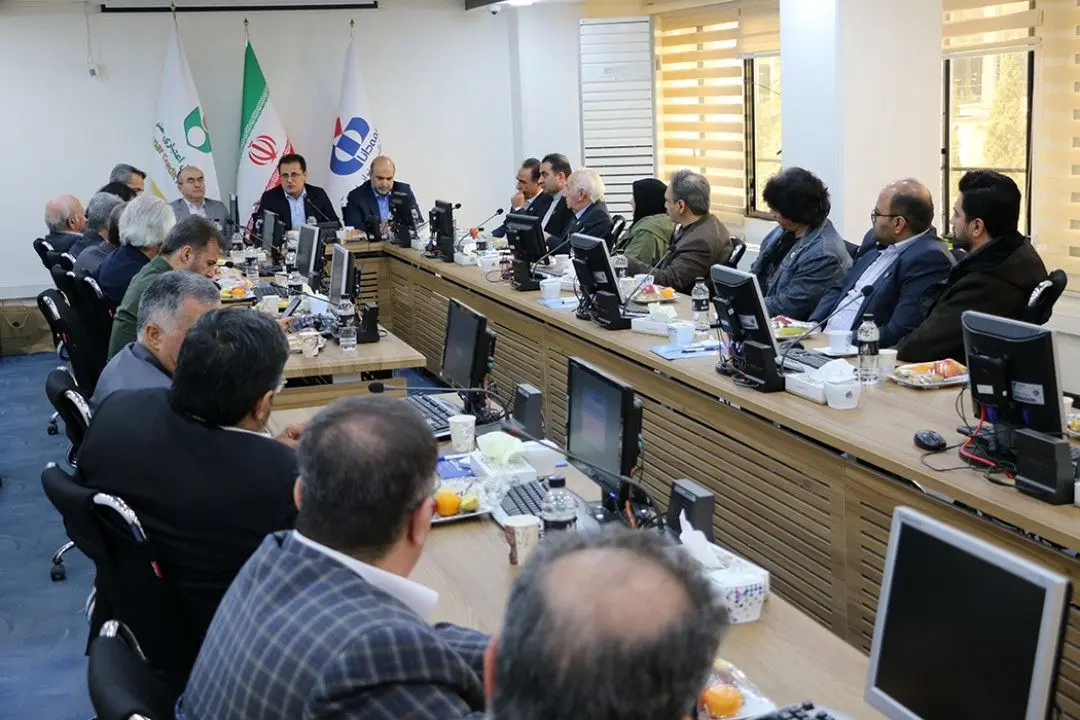 هنرمندان نقش ارزندهای در افزایش ضریب نفوذ بیمه در كشور دارند