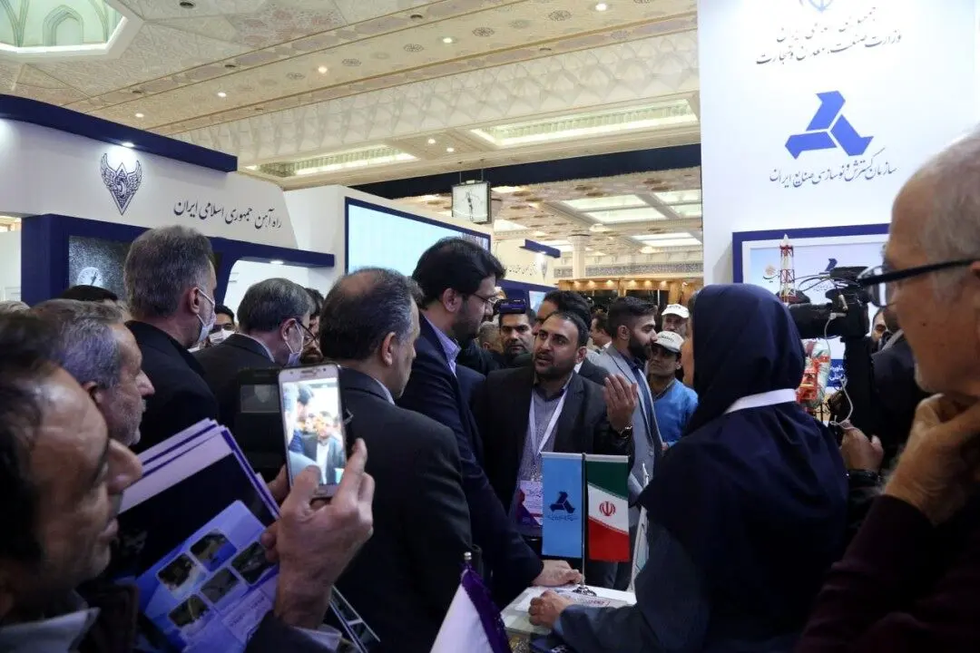 بازدید وزیر راه و شهرسازی از غرفه ایدرو در ششمین نمایشگاه حمل و نقل