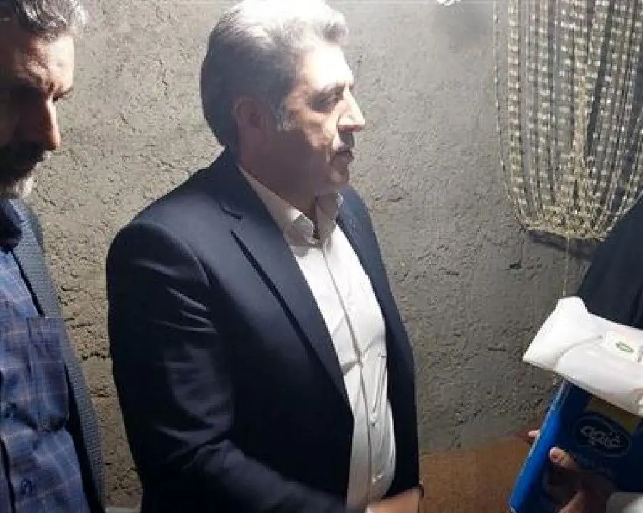 اقلام اهدایی بانک قرضالحسنه مهر ایران بین سیلزدگان سیستان و بلوچستان توزیع شد
