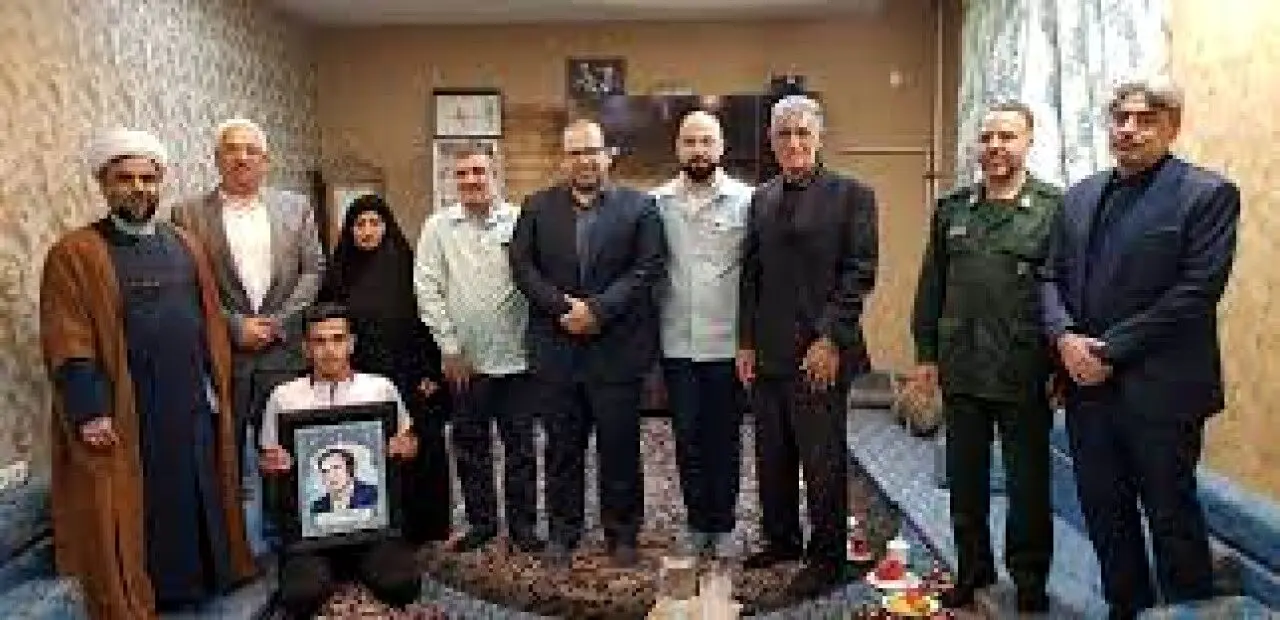 مدیرعامل فولاد خوزستان به دیدار خانواده شهدا رفت