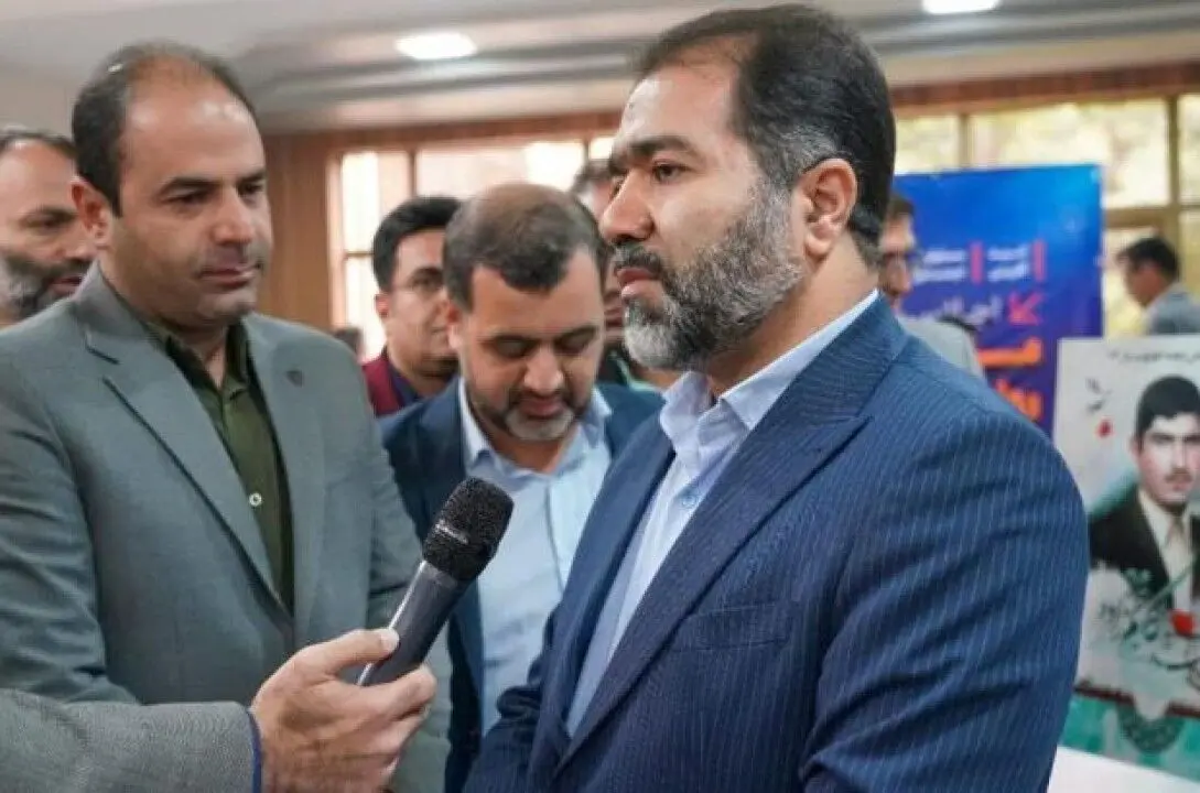بازدید استاندار اصفهان از آثار روابط عمومی ذوب آهن