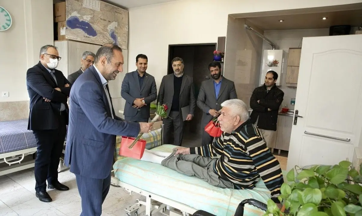 دیدار مدیران ارشد بانک ملت با جانبازان مرکز توانبخشی حضرت امام خمینی(ره)