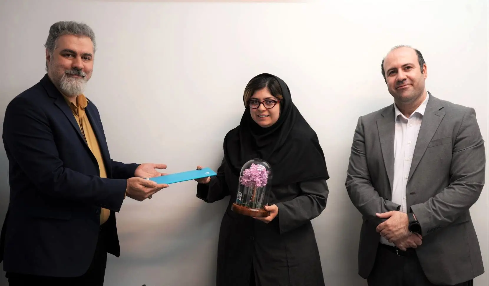 تجلیل از رابط برتر امور مشتریان بیمه دی؛ شعبه ممتاز مرکزی تهران پیشتاز در پاسخگویی
