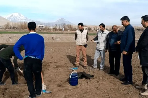 تعیین عرصه و حریم محوطه تاریخی کشمش‌تپه ماکو شروع شد
