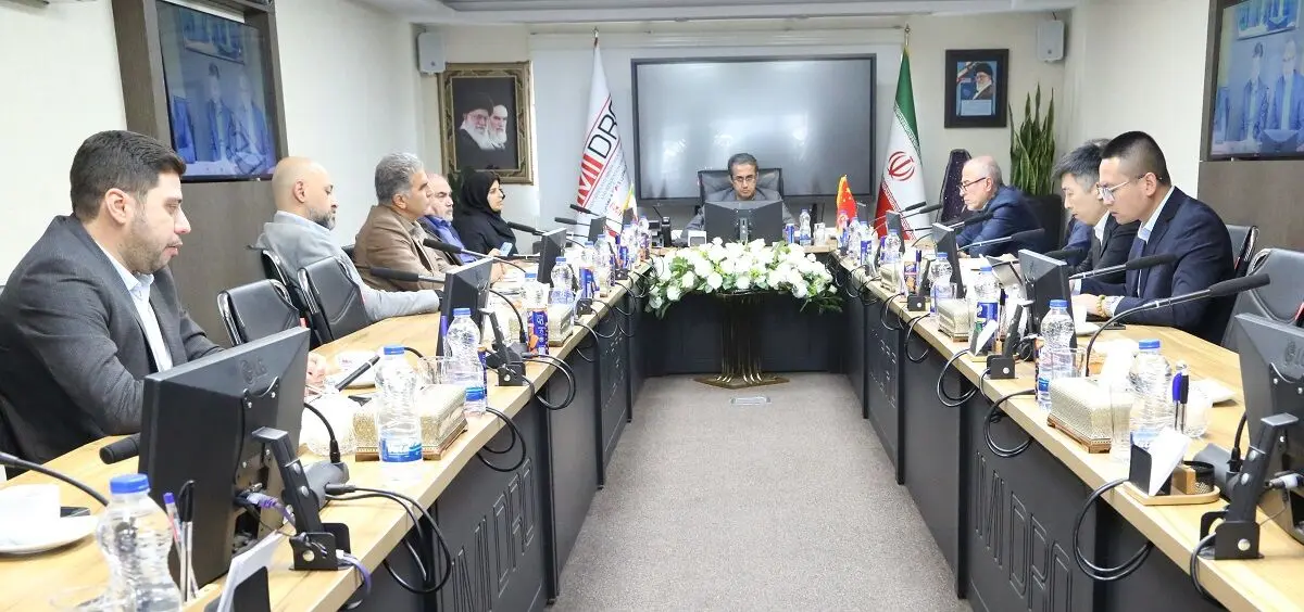 برنامه همکاری های مشترک ایمیدرو با پیمانکار بزرگ چین؛ از ساخت نیروگاه خورشیدی تا توسعه زنجیره مس/ یو ژیانگ: اعلام آمادگی برای ارایه خدمات فنی و مهندسی به شرکت های زیرمجموعه ایمیدرو
