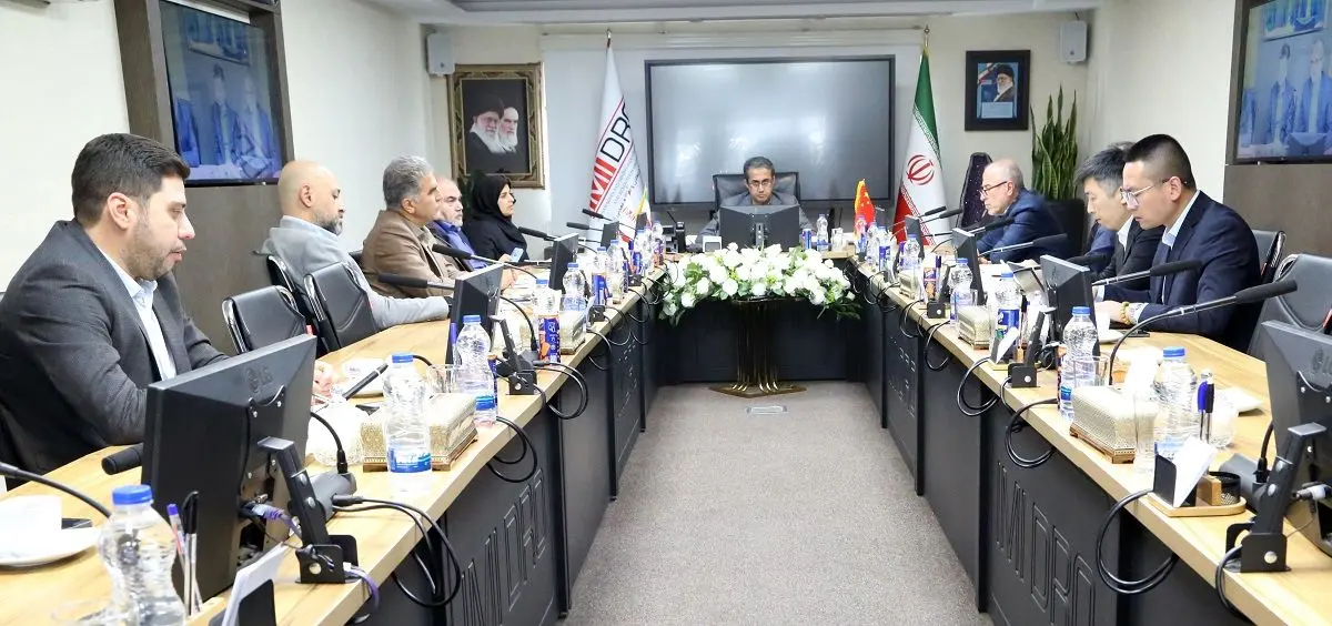 برنامه همکاری های مشترک ایمیدرو با پیمانکار بزرگ چین؛ از ساخت نیروگاه خورشیدی تا توسعه زنجیره مس/ یو ژیانگ: اعلام آمادگی برای ارایه خدمات فنی و مهندسی به شرکت های زیرمجموعه ایمیدرو
